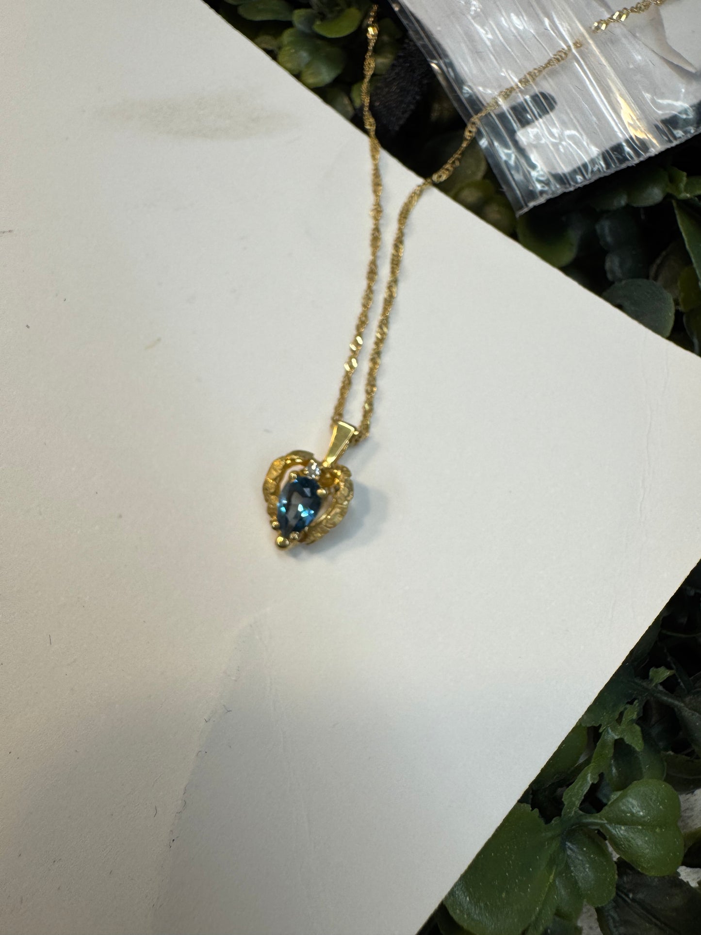 14 Karat Gold Blue Topaz Necklace & Chain