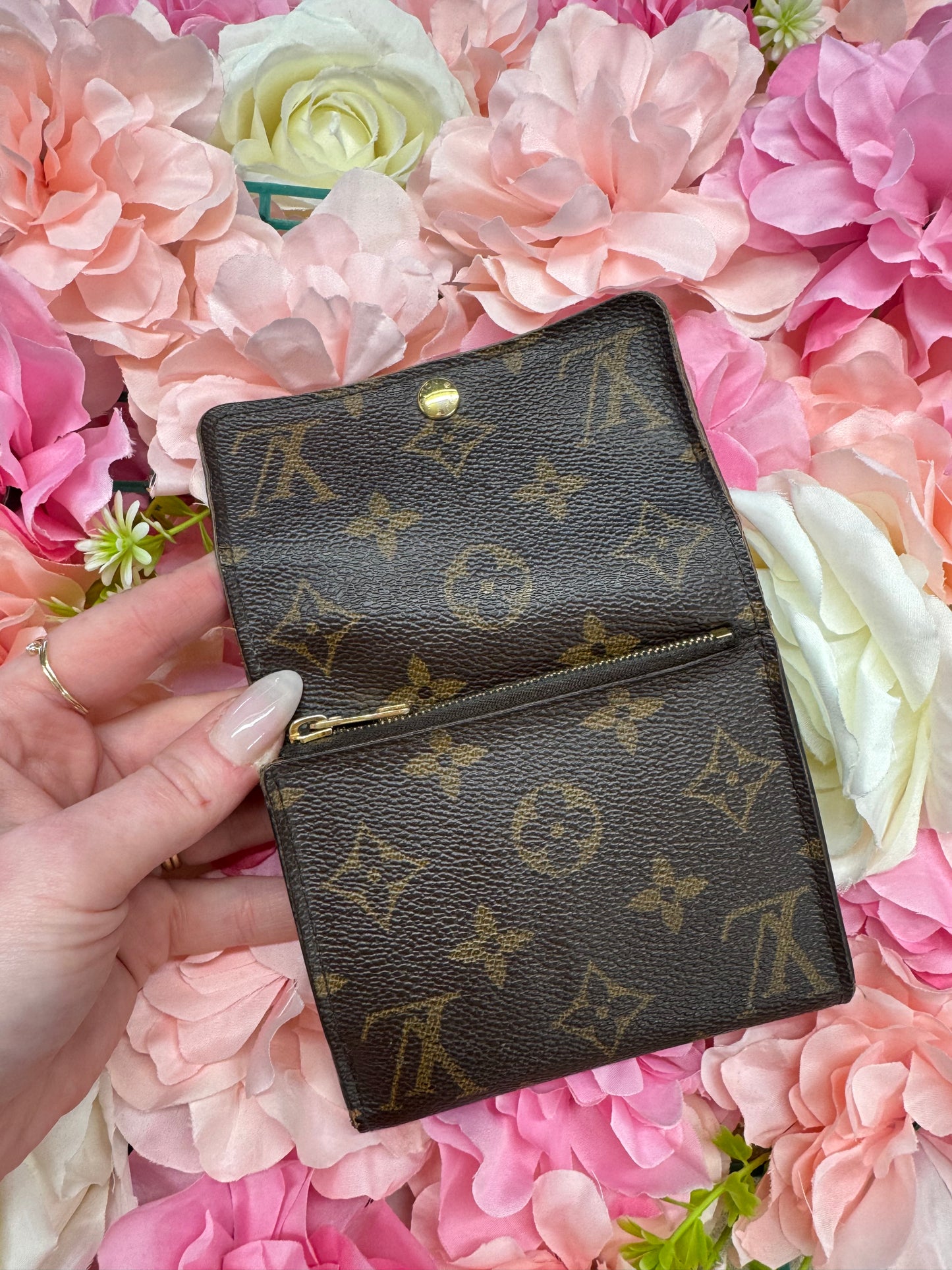 Louie Vuitton Folding Wallet With Coin Zip Area