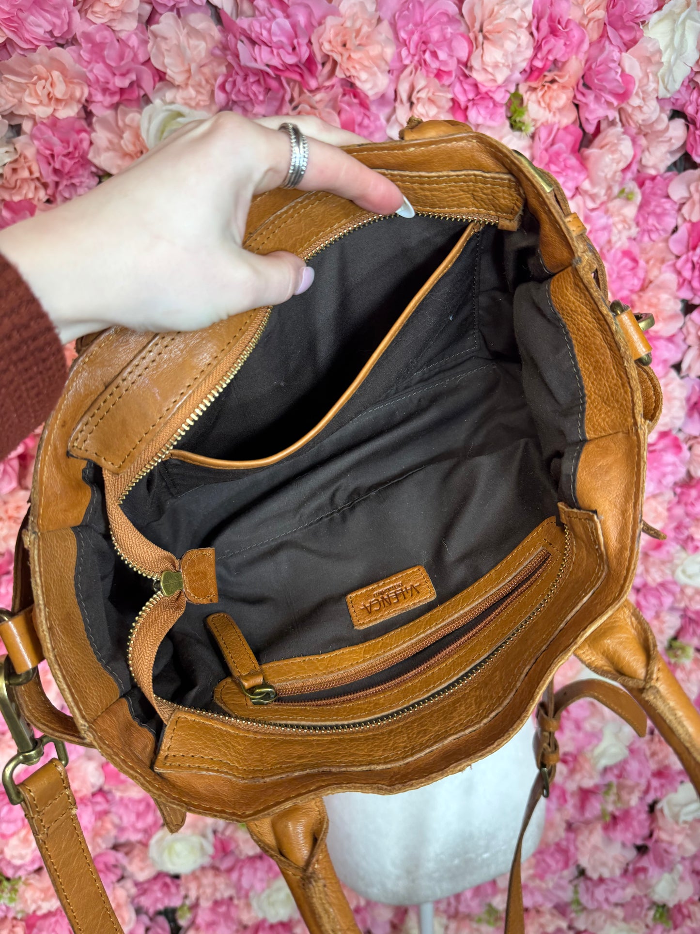 Vilenca Leather Crossbody Bag