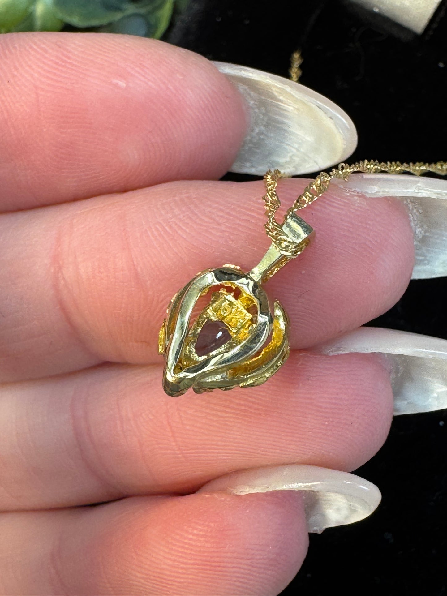 14 Karat Gold Blue Topaz Necklace & Chain
