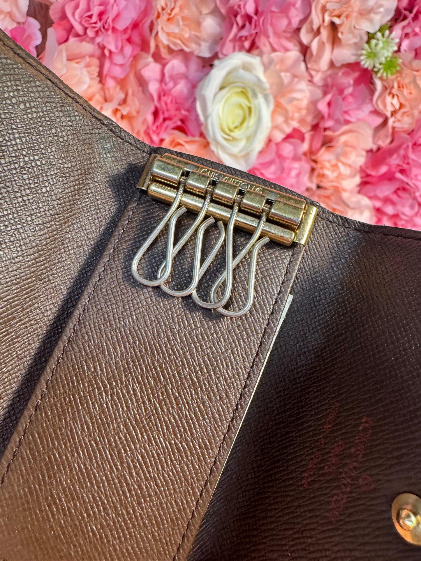 Louis Vuitton Damier 4 Key Holder with sleeper bag