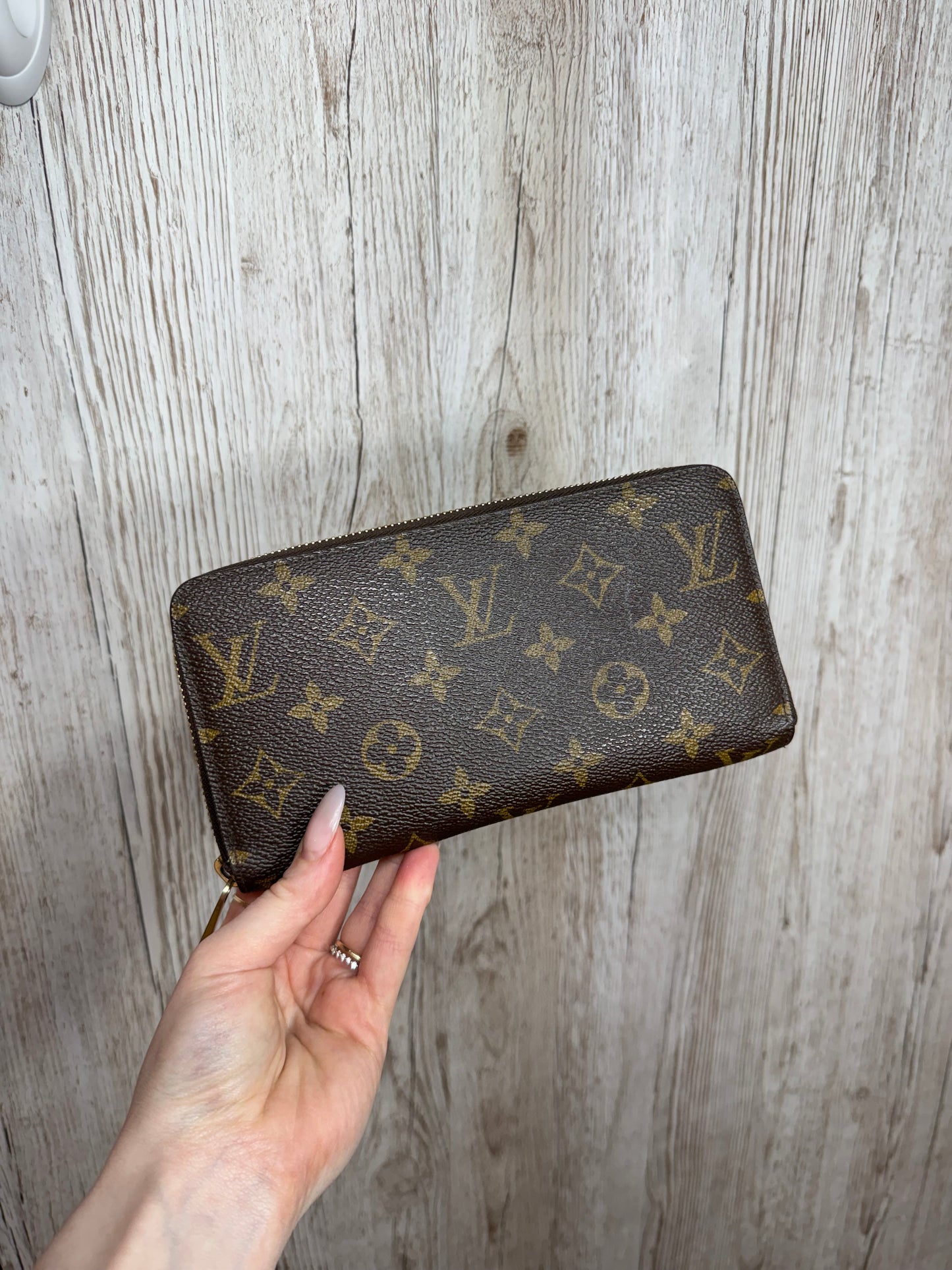 Louis Vuitton Zippy Wallet