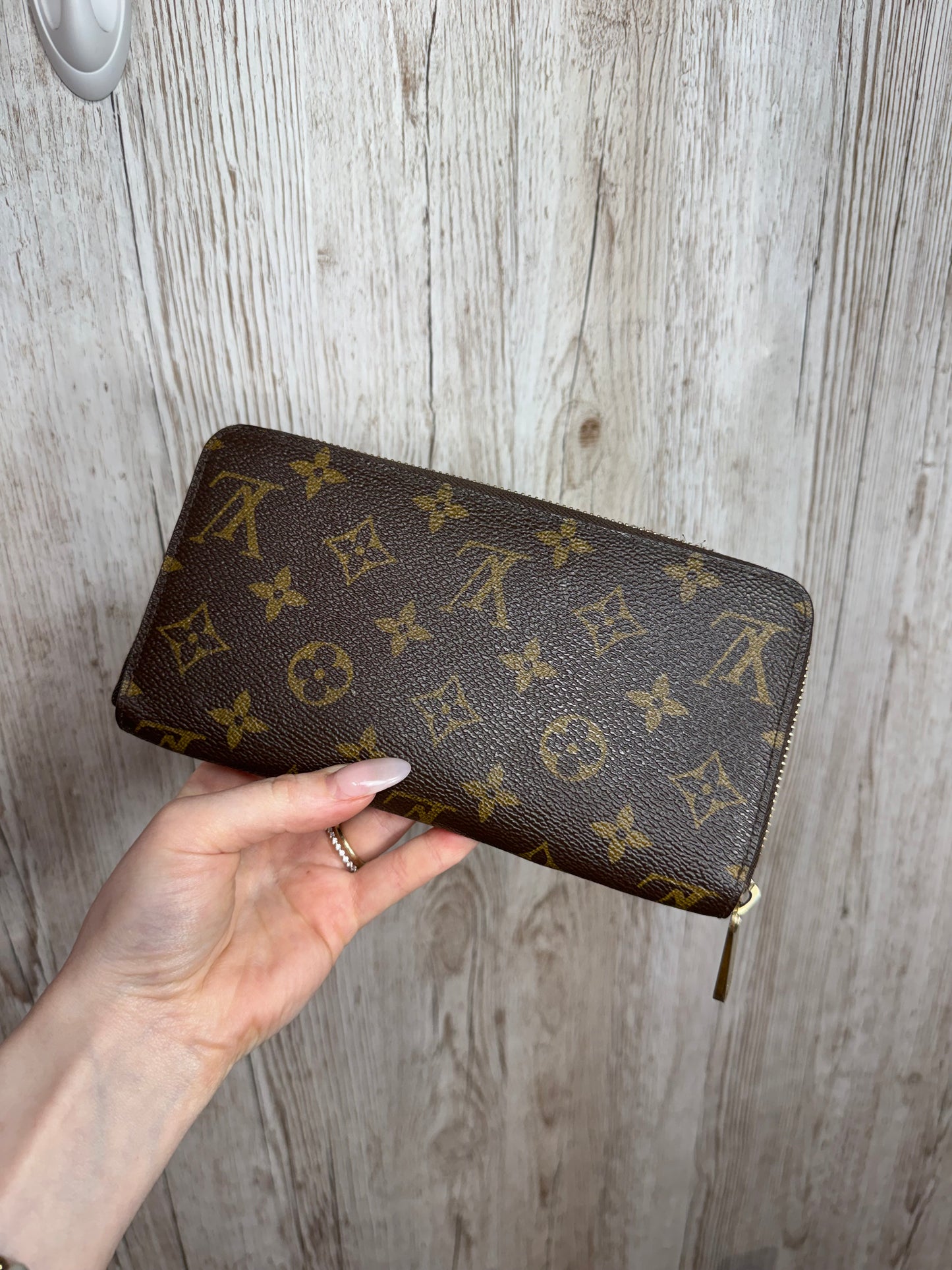 Louis Vuitton Zippy Wallet