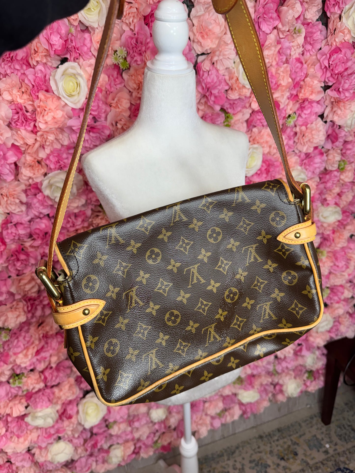 Louis Vuitton Hudson PM Shoulder Bag